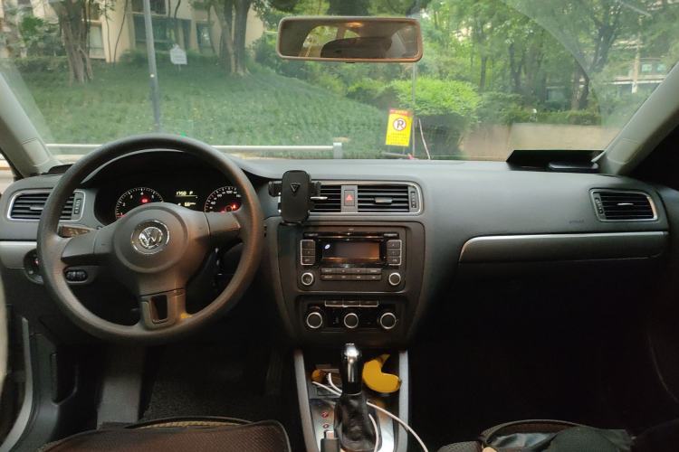 Used Volkswagen Sagitar 2012 1.4TSI Automatic Fashion Edition Center Console