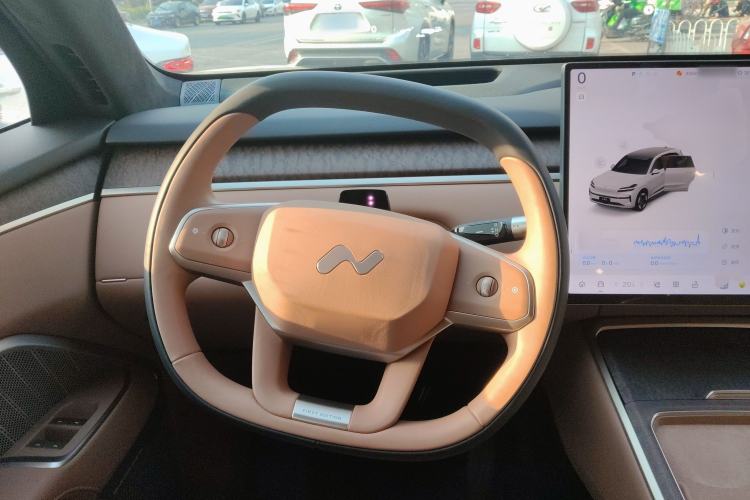 Used ONVO Luxeed L90 2025 Model—Max Six-Seater Version Steering Wheel