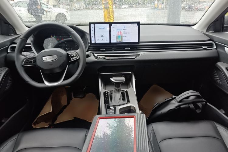 Used Geely Auto Emgrand 2025 4th Generation 1.5L CVT Luxury Version Center Console