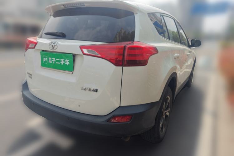 Used Toyota RAV4 2015 2.0L CVT Two-Wheel Drive Fashion Edition Rear Right 45 Deg