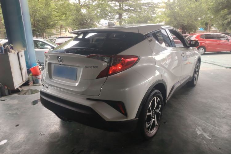 Used Toyota C-HR 2018 2.0L Leading with Sunroof China VI Standard
