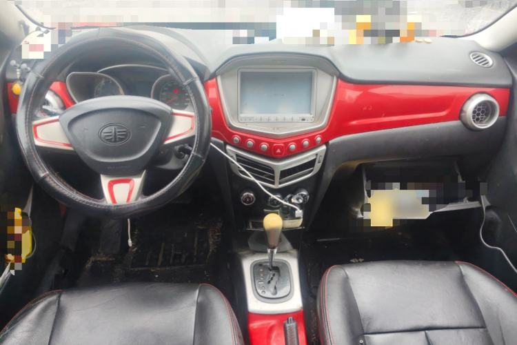 Used Oley 2012 Sedan 1.5L Automatic Luxury Model Center Console