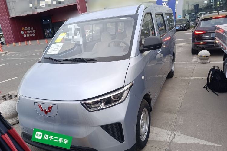 Used Wuling Yangguang 2024 300KM Comfort Version Passenger Van 75kW Front