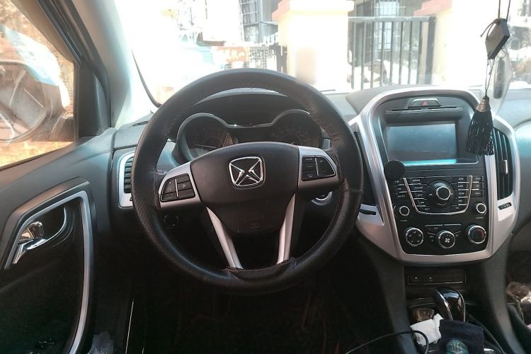 Used JMC Yusheng S350 2013 2.4T Automatic 4x4 Diesel Ultra-Luxury 5-Seater Steering Wheel