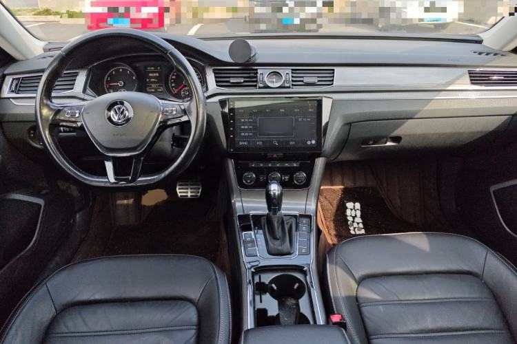 Used Volkswagen Passat 2016 330TSI DSG Luxury Edition Center Console