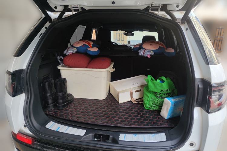 Used Land Rover Discovery Sport 2020 249 PS R-Dynamic Performance Edition Trunk