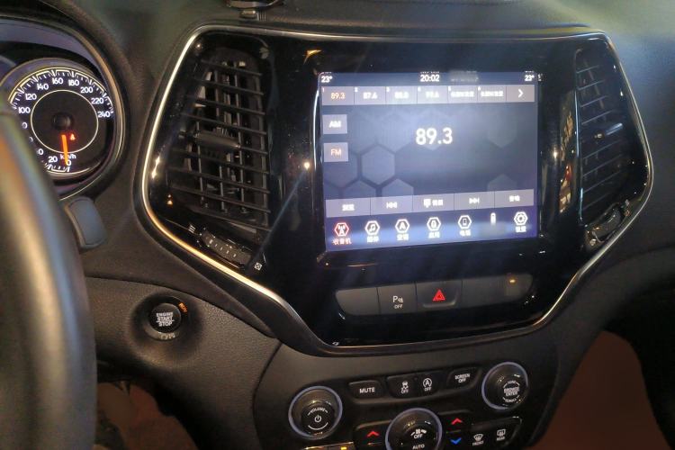 Used Jeep Cherokee 2019 2.0T Two-Wheel Drive Smart Enjoyment Version China V