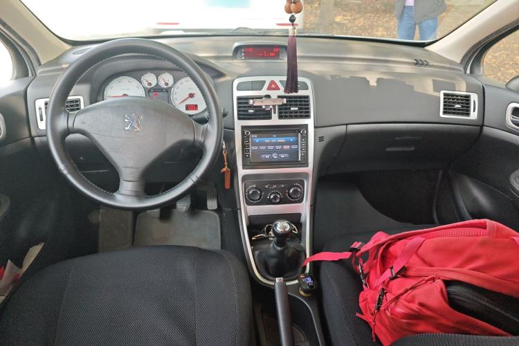 Used Peugeot 307 2012 Hatchback 1.6L Manual Comfort Edition Center Console