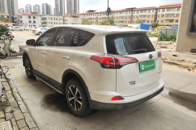 Used Toyota RAV4 2019 2.0L CVT Two-Wheel Drive Luxury Version China VI Standard Rear Left 45 Deg