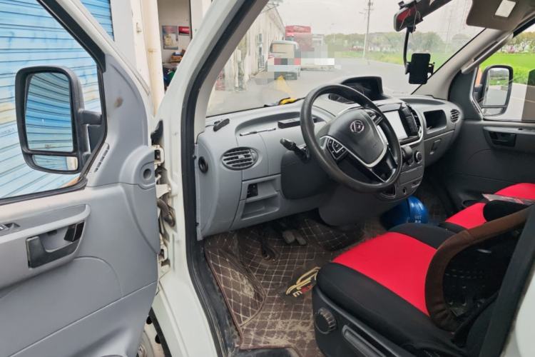 Used SAIC MAXUS Xintu V80 2019 2.5T Classic Model AMT Aoyuntong Facelifted Short Wheelbase Ultra-Low Roof 5/6-Seater