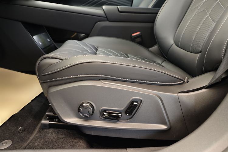 Used Lynk & Co Lynk & Co 10 EM-P 2025 Model 240 Four-Wheel Drive Ultra