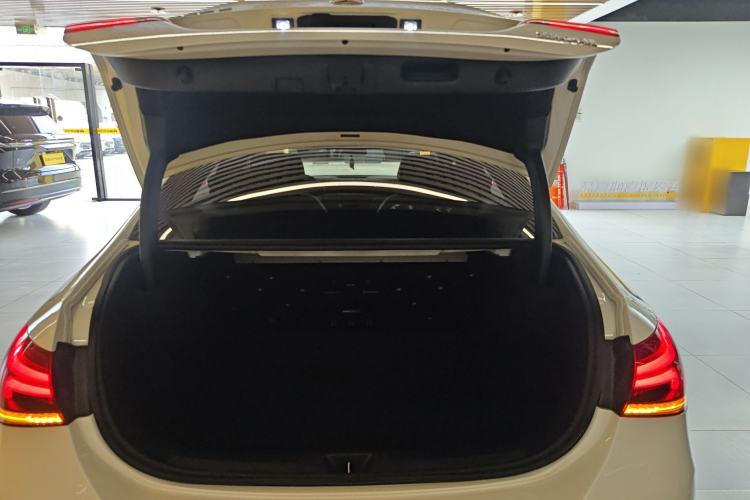 Used Mercedes-Benz A-Class 2022 Revised Version A 200 L Sport Sedan Fashionable Style
