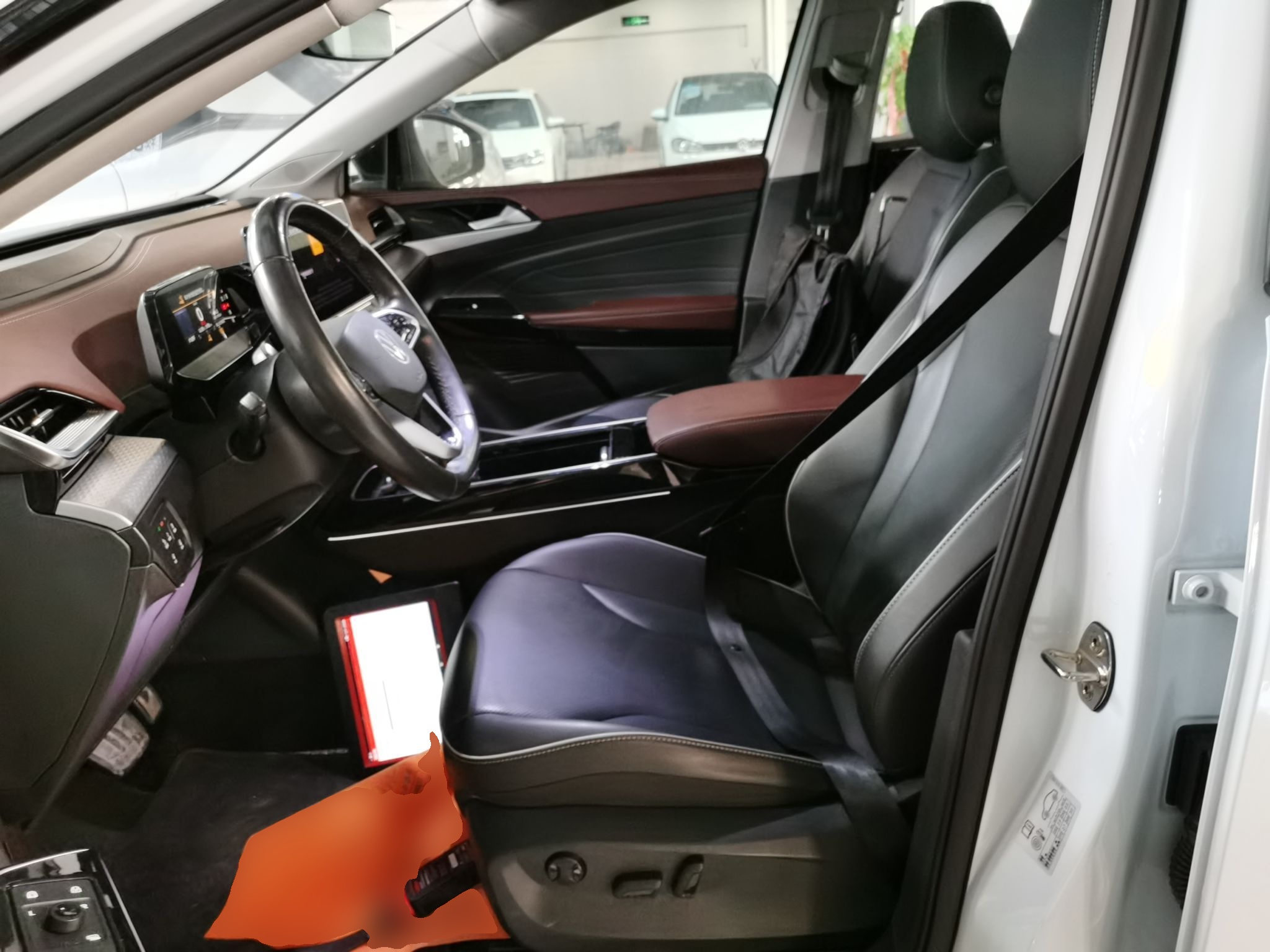 المقاعد الأمامية داخل السيارة