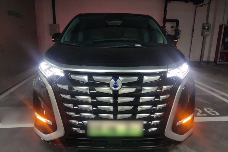 Used Denza D9 2024 DM-i 1050 Luxury Model Front