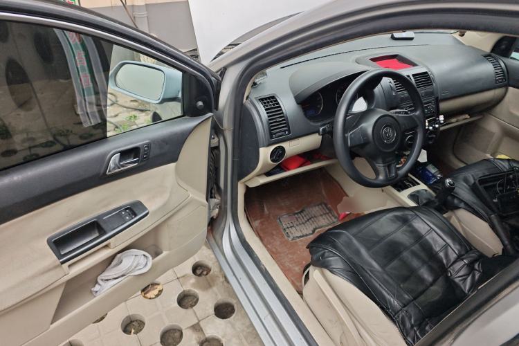 Used Volkswagen Polo 2011 Jingqu 1.4L Manual Sile Edition
