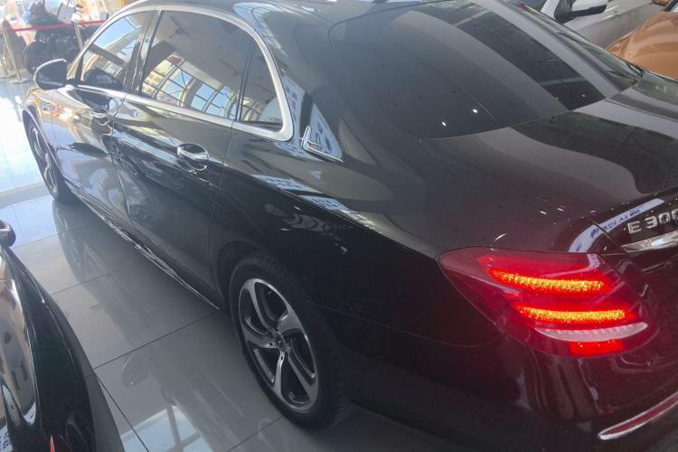 Used Mercedes-Benz E-Class 2017 E 300 L Sporty and Stylish Model
