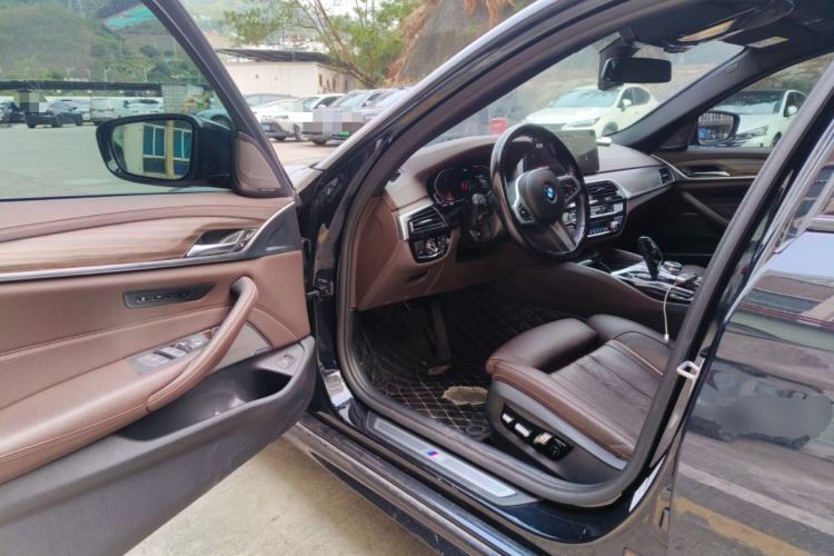 Used BMW 5 Series 2022 Second Facelift 530Li Luxury Version M Sport Package Driver Seat