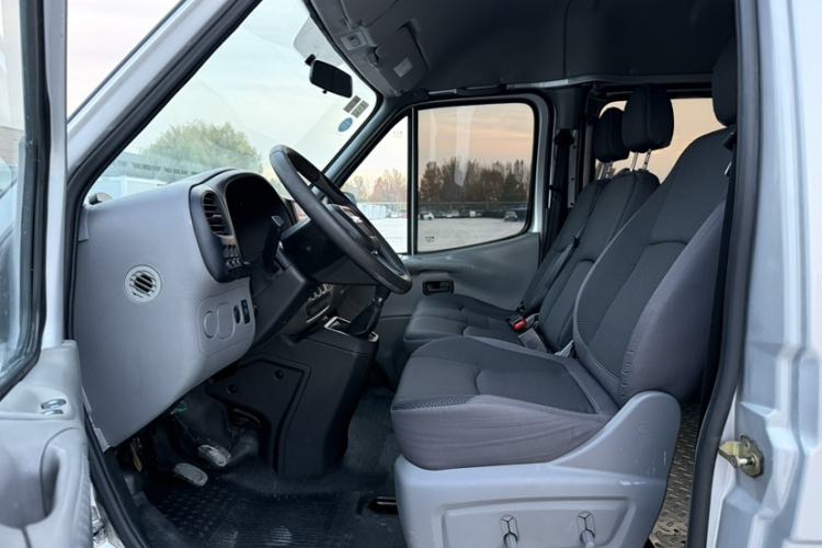 Used JMC Transit 2017 2.8T Commercial Version Short Wheelbase Mid-Roof 6/7/8-Seater JX493
