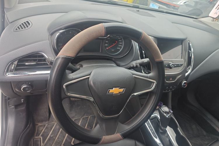 Used Chevrolet Cruze 2018 Revised Version 320 Automatic Pioneer Edition Steering Wheel