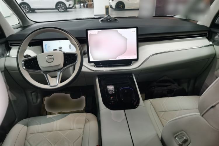 Used Volvo EM90 2025 Ultra Six-Seater