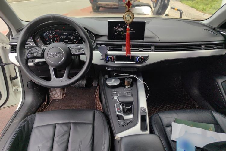 Used Audi A4L 2018 30th Anniversary Edition 40 TFSI Fashion Model
