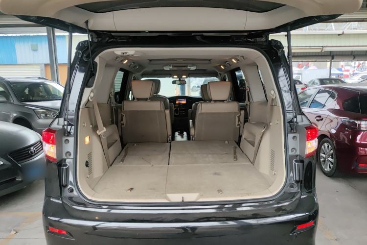 Used Nissan Quest 2015 3.5L SL Trunk