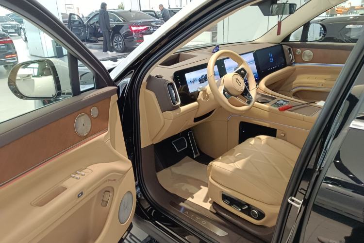 Used Hima AITO M9 2025 Extended-Range Ultra Version 52 kWh 6-Seater
