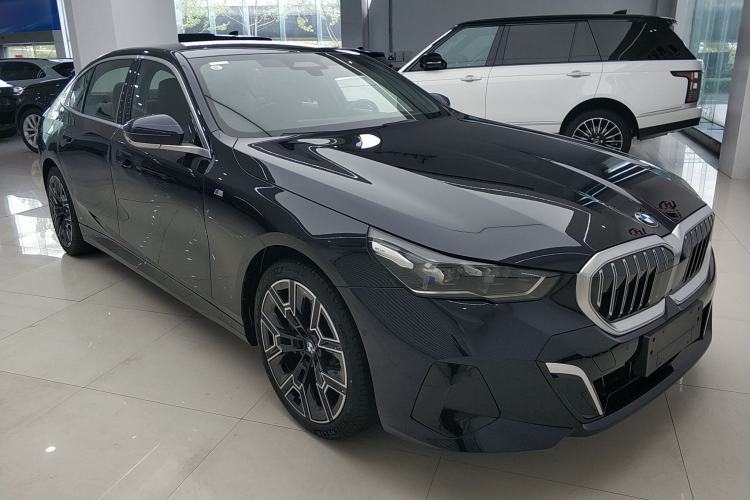 Used BMW 5 Series 2025 530Li Luxury Edition M Sport Package Exterior 1