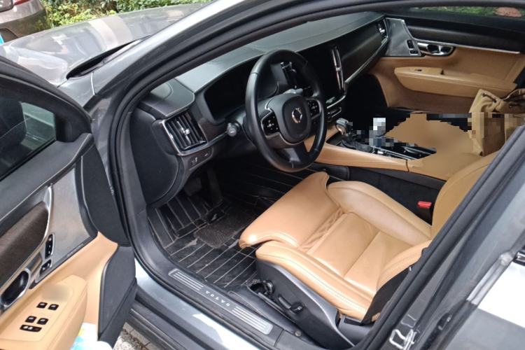 Used Volvo V90 2020 Cross Country T5 AWD Prestige Edition
