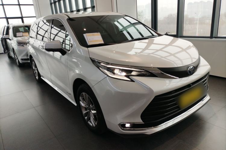 Used Toyota SIENNA 2023 2.5L Hybrid Comfort Edition Front Right 45 Deg