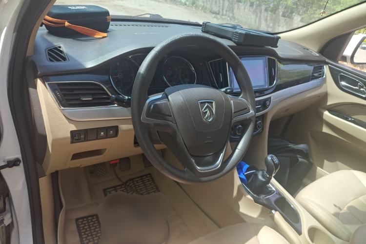 Used Baojun 730 2016 1.5L Manual Comfort Version 7 Seats China V Emission Standard Center Console