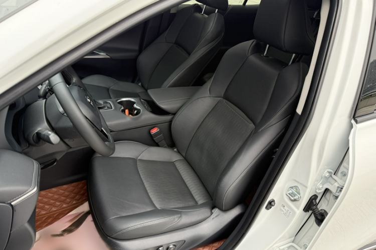 Used Toyota Venza 2022 2.0L CVT Two-Wheel Drive Prestige Edition Left Front Seat