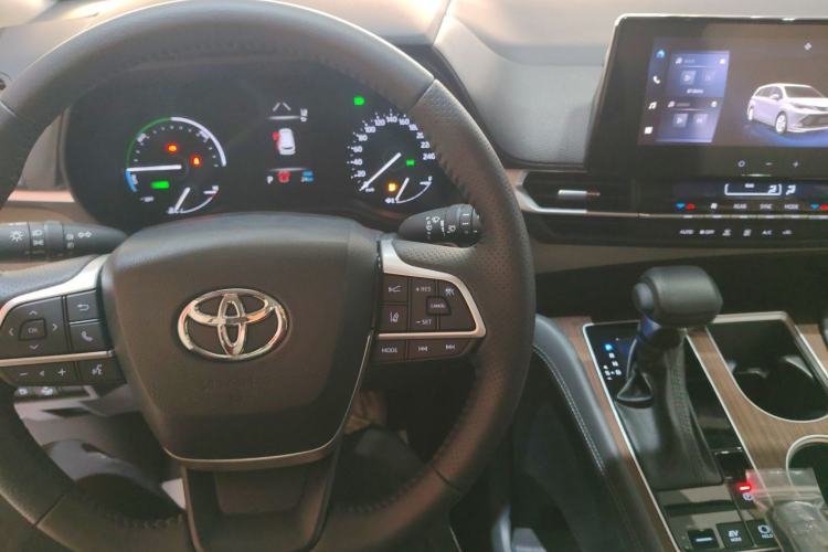 Used Toyota SIENNA 2026 Model 2.5L Dual-Engine Two-Wheel-Drive Comfort Edition