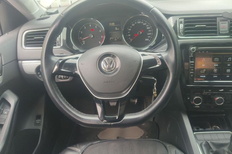 Used Volkswagen Sagitar 2015 1.6L Manual Comfort Model Steering Wheel