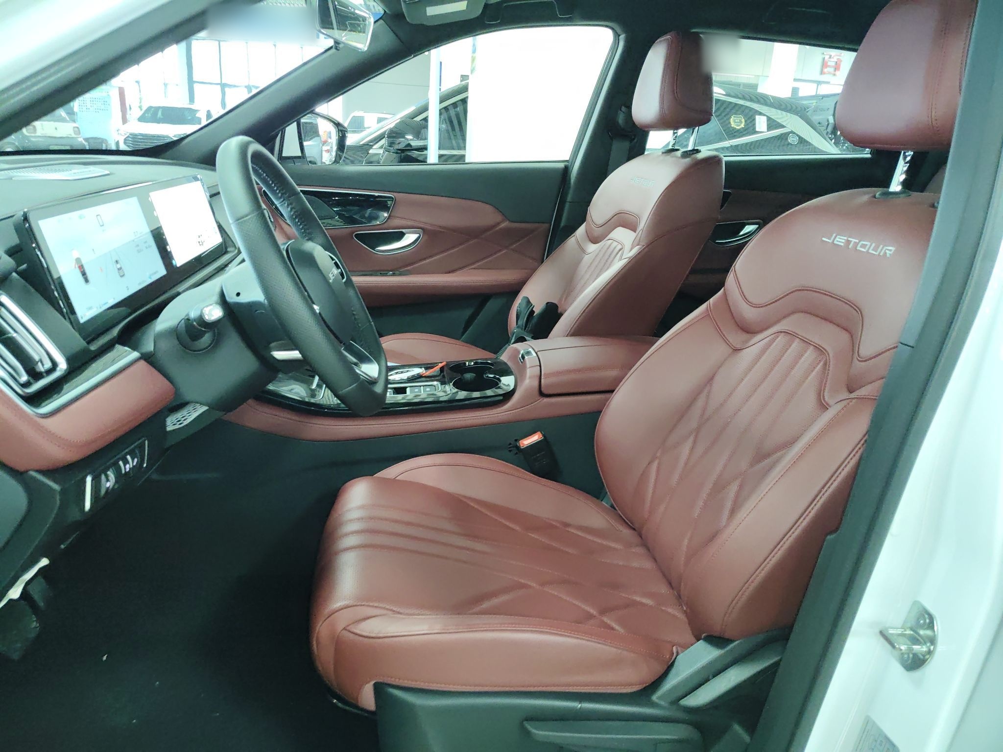 المقاعد الأمامية داخل السيارة