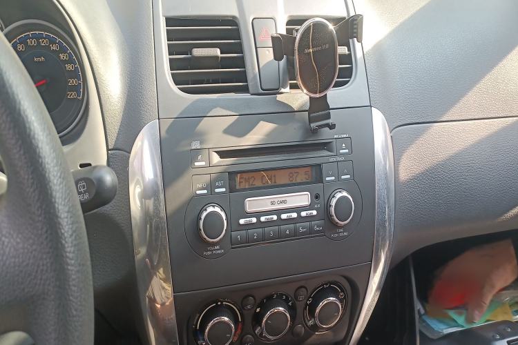 Used Suzuki SX4 2016 1.6L Automatic Classic Edition Audio And AC Panel