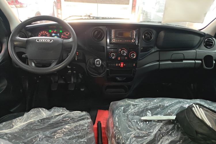 Used Iveco Eurocargo 2021 2.0T Manual Super-Rui Short Wheelbase High-Roof Side-Sliding Door F1A