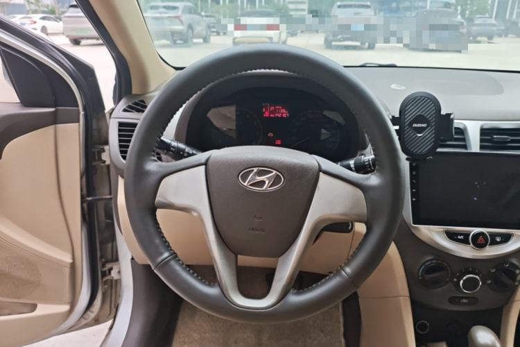 Used Hyundai Verna (older generation) 2010 Sedan 1.4L Automatic Comfort Model GS Steering Wheel