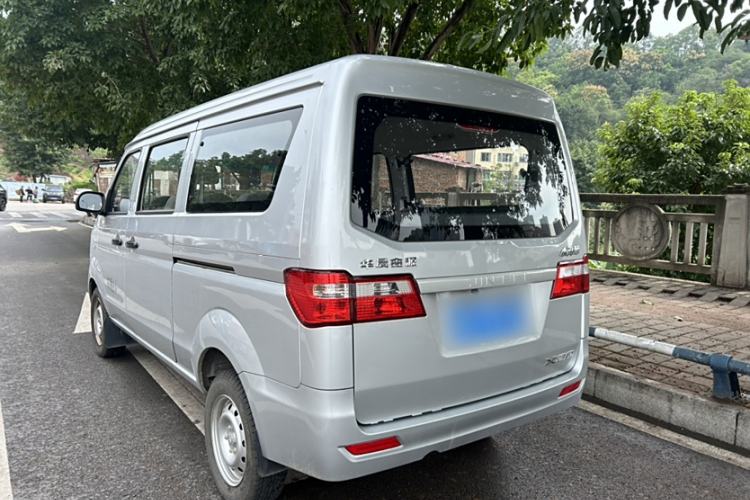 Used Jinbei Hiace X30 2023 1.5L Super-Comfortable Passenger Van 5/6/7-Seater Non-Air-Conditioned Version Model SWC15M