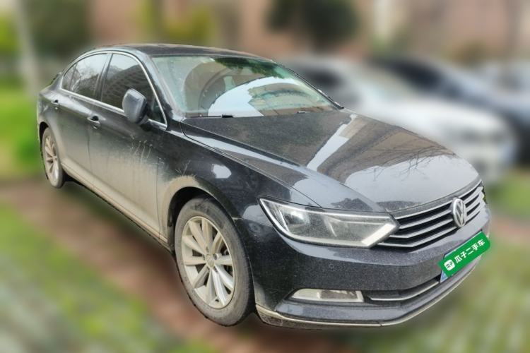 Used Volkswagen Magotan 2018 330TSI DSG Advanced Model Front Right 45 Deg