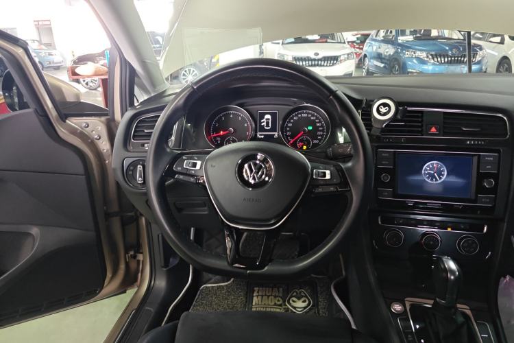 Used Volkswagen Golf 2018 230TSI Automatic Luxury Version
