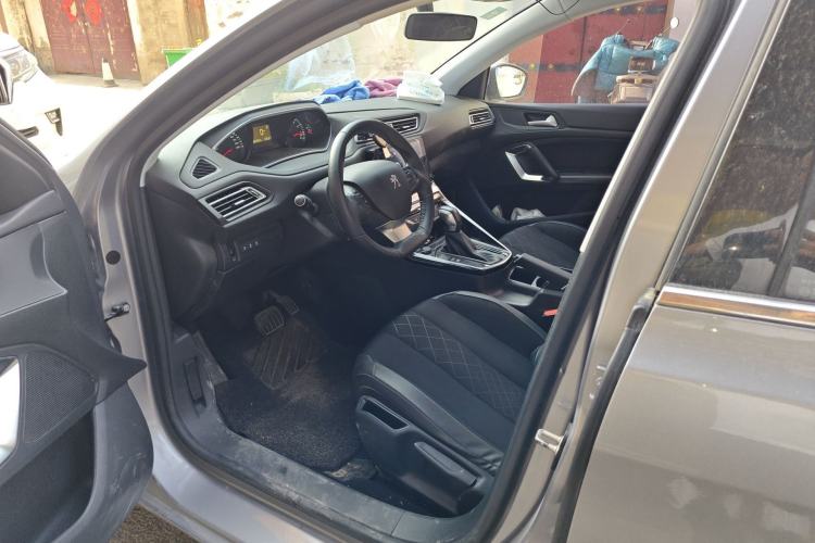 Used Peugeot 308 2016 1.6L Automatic Luxury Edition
