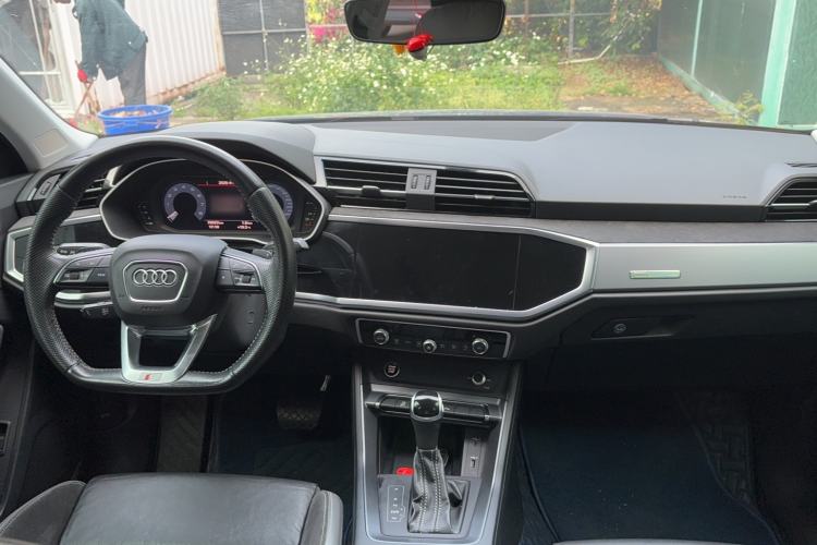 Used Audi Q3 Sportback 2020 40 TFSI Fashion Model Center Console