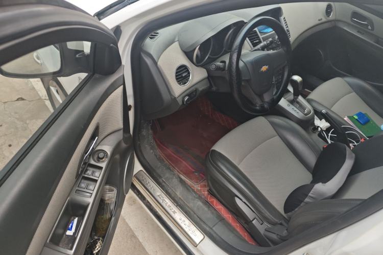 Used Chevrolet Cruze 2013 1.8L SE AT Driver Seat