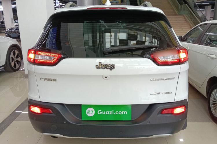 Used Jeep Cherokee 2020 2.0L Two-Wheel Drive Classic Sports Edition
