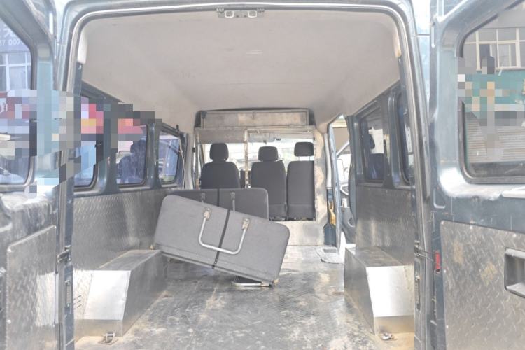 Used Dongfeng Yufeng 2023 V9+ 2.0T Manual Front-Wheel-Drive Multi-Function Mid-Roof Van with 7/8/9 Seats Trunk