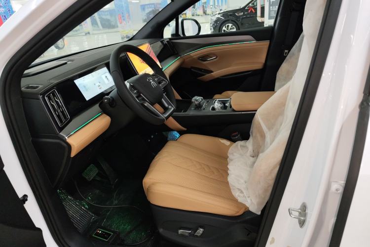 Used BYD Song L DM-i 2024 112 km Beyond Edition Left Front Seat