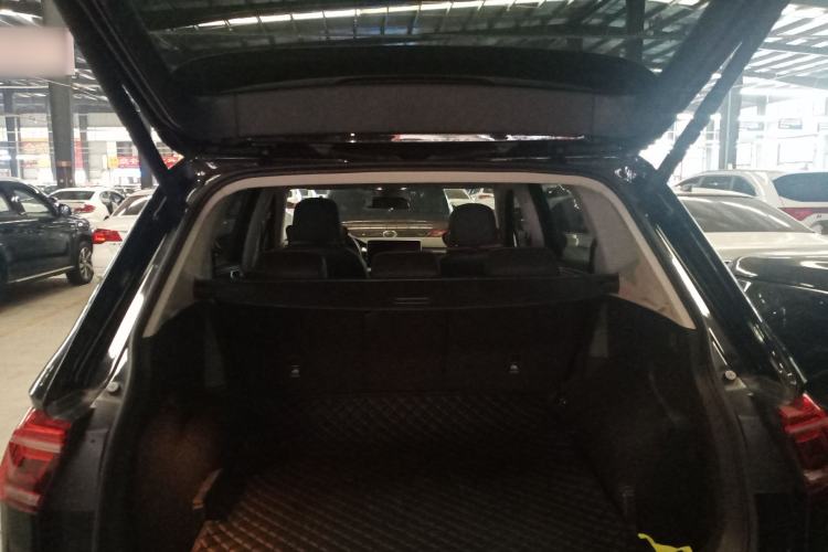 Used Volkswagen Tiguan L 2023 330TSI Automatic Two-Wheel Drive R-Line Enjoyment Edition Trunk