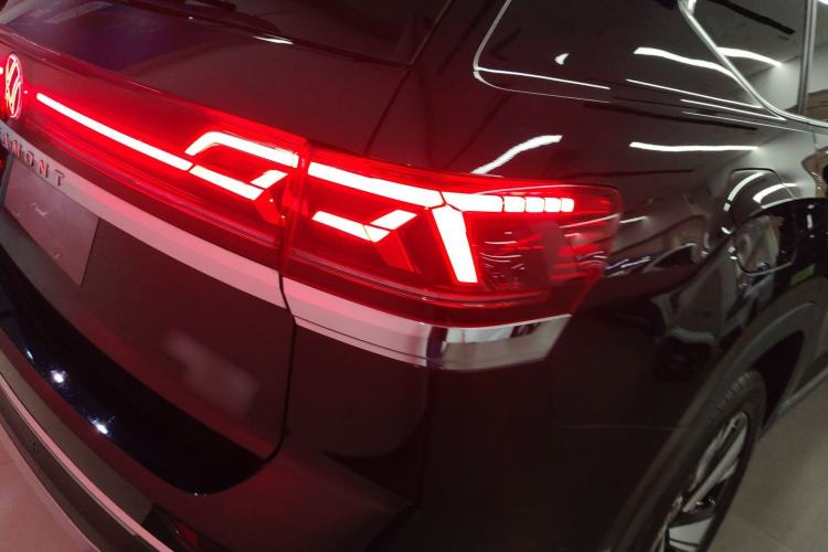 Used Volkswagen Teramont 2023 380TSI Four-Wheel Drive Prestige Luxury Edition Right Rear Taillight