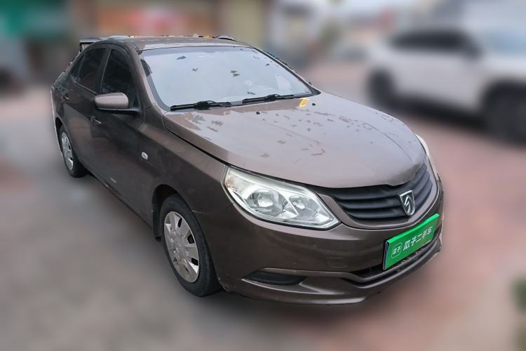 Used Baojun 630 2011 1.5L manual standard version
